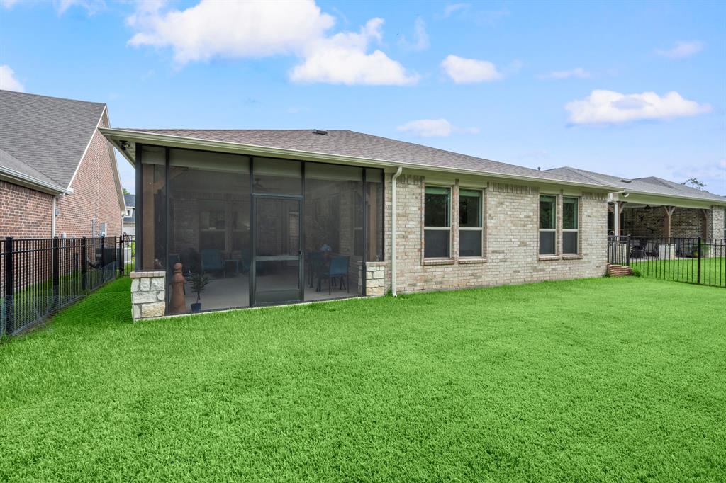 12117 Creekside Villas Court, Conroe, Texas image 28