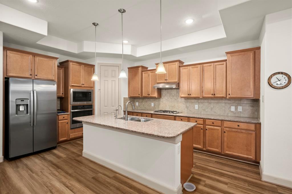 12117 Creekside Villas Court, Conroe, Texas image 9