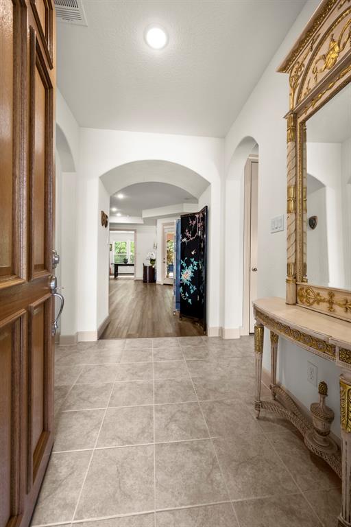 12117 Creekside Villas Court, Conroe, Texas image 5