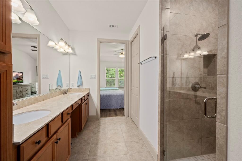 12117 Creekside Villas Court, Conroe, Texas image 16