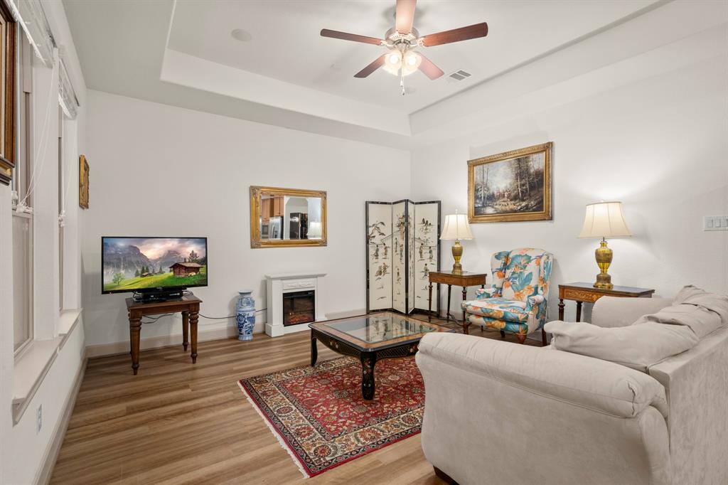 12117 Creekside Villas Court, Conroe, Texas image 12