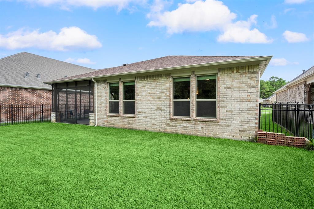 12117 Creekside Villas Court, Conroe, Texas image 27