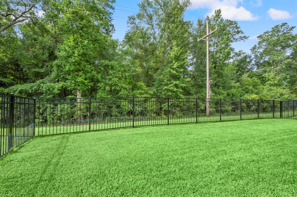 12117 Creekside Villas Court, Conroe, Texas image 26
