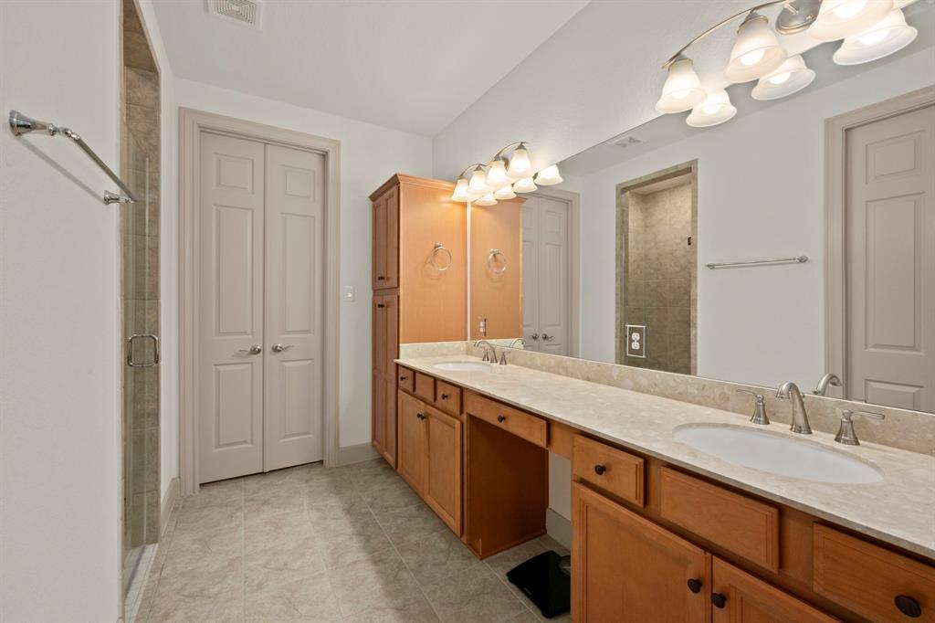 12117 Creekside Villas Court, Conroe, Texas image 15