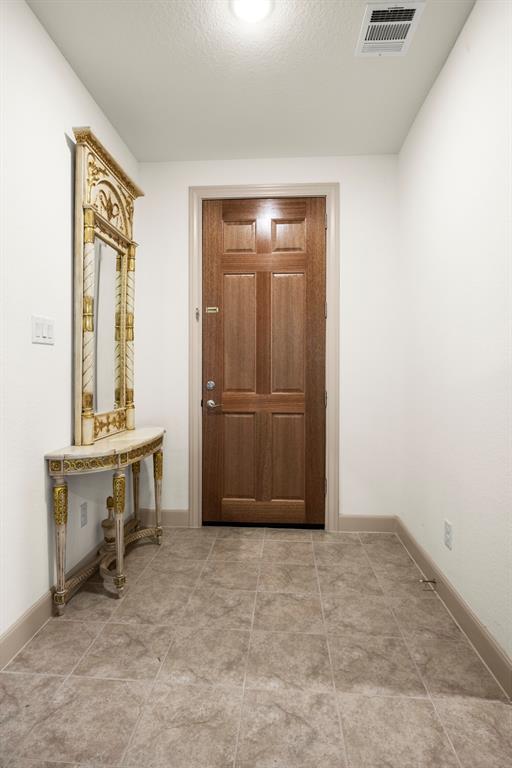 12117 Creekside Villas Court, Conroe, Texas image 6