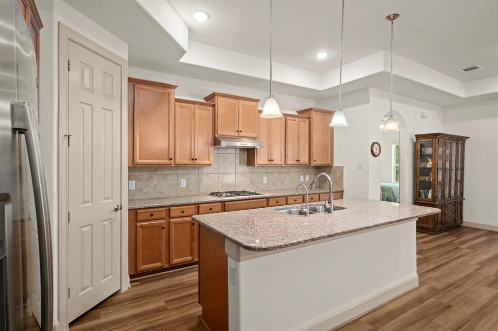 12117 Creekside Villas Court, Conroe, Texas image 7