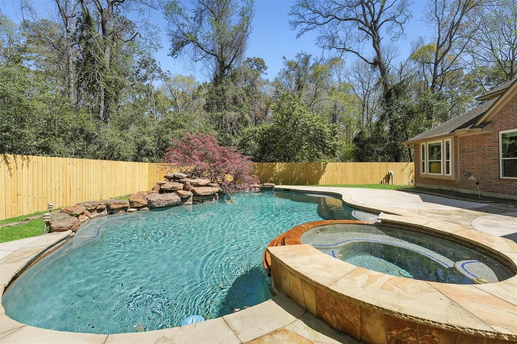 5015 Cottage Glen Court, Kingwood, Texas image 38