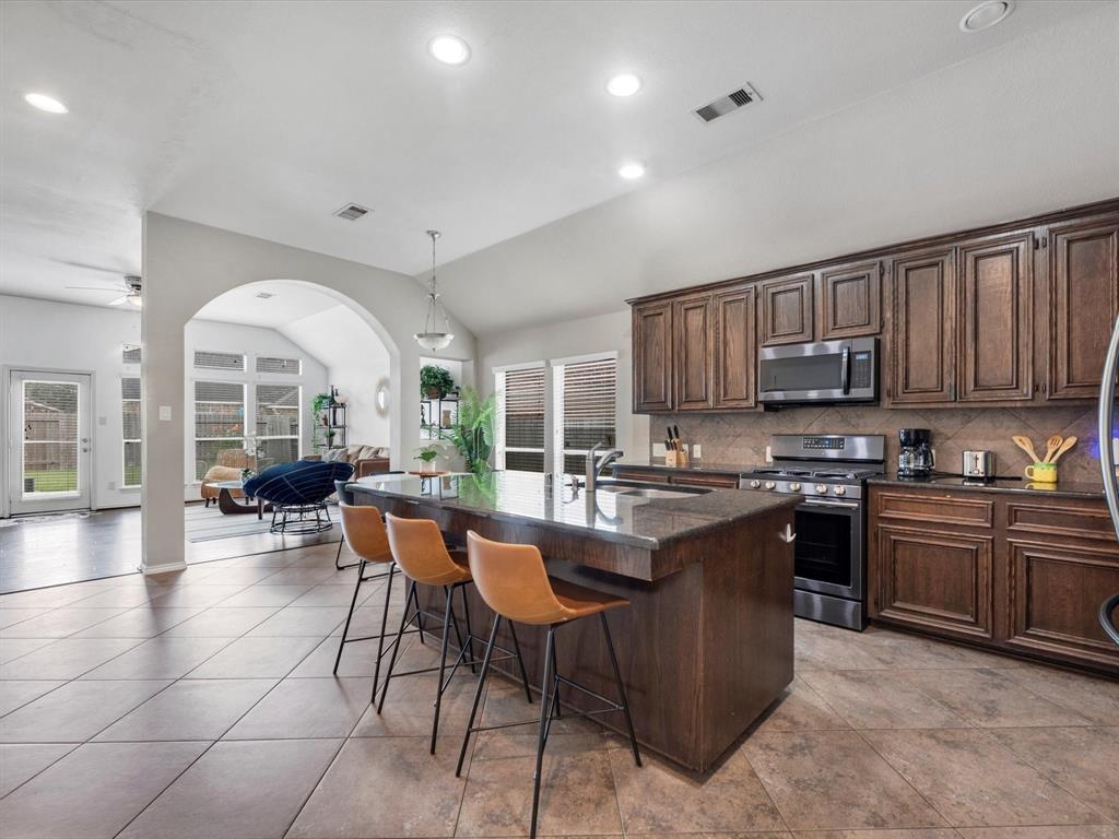 2042 Shore Breeze Drive, Pearland, Texas image 6