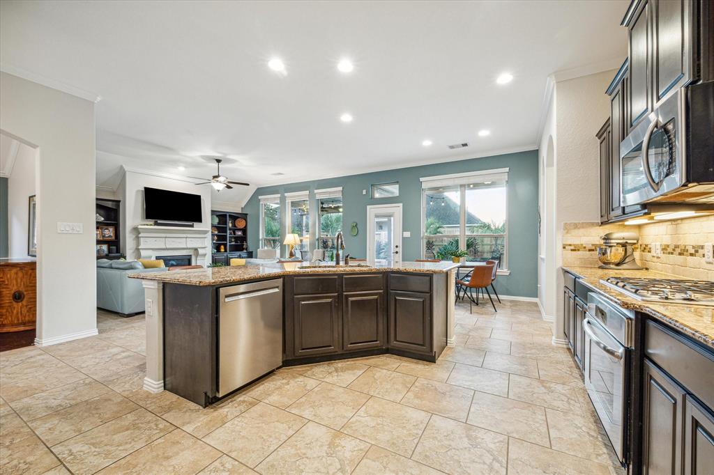 2722 Pepper Landing Lane, Pearland, Texas image 21