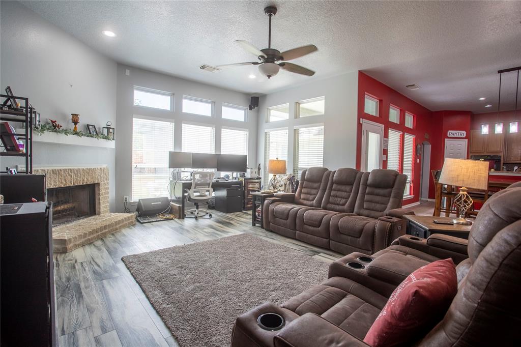210 S Wharton Street, Louise, Texas image 4