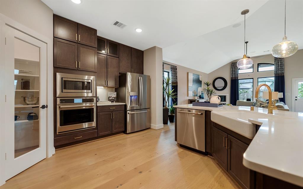 3610 Compass Pointe Court, Angleton, Texas image 6