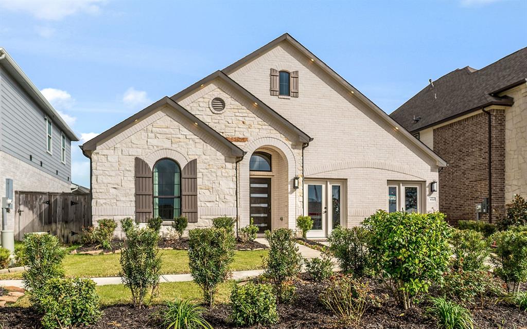 3610 Compass Pointe Court, Angleton, Texas image 2