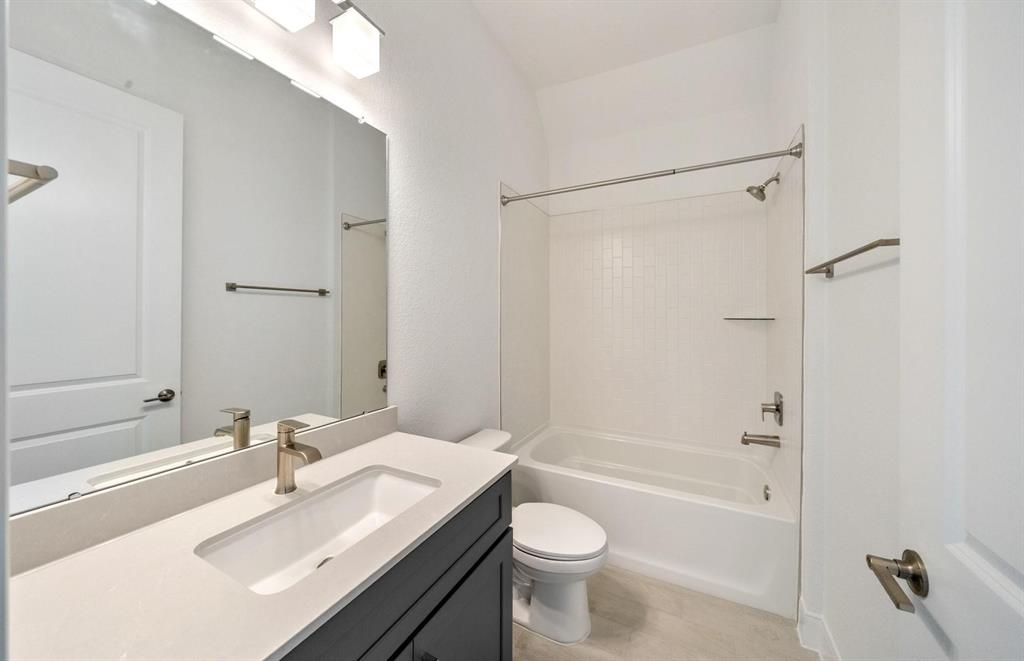 6119 Lush Pasture Lane, Manvel, Texas image 3