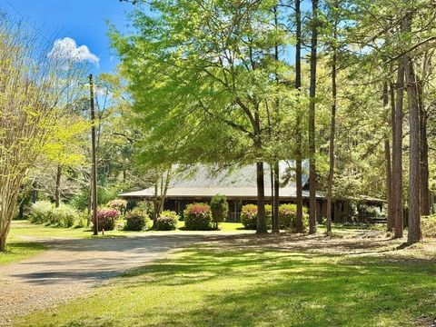 Photo of 179 County Road 4587, Spurger, TX 77660 (MLS # 41472875) Photo of 179 County Road 4587, Spurger, TX 77660 (MLS # 41472875)