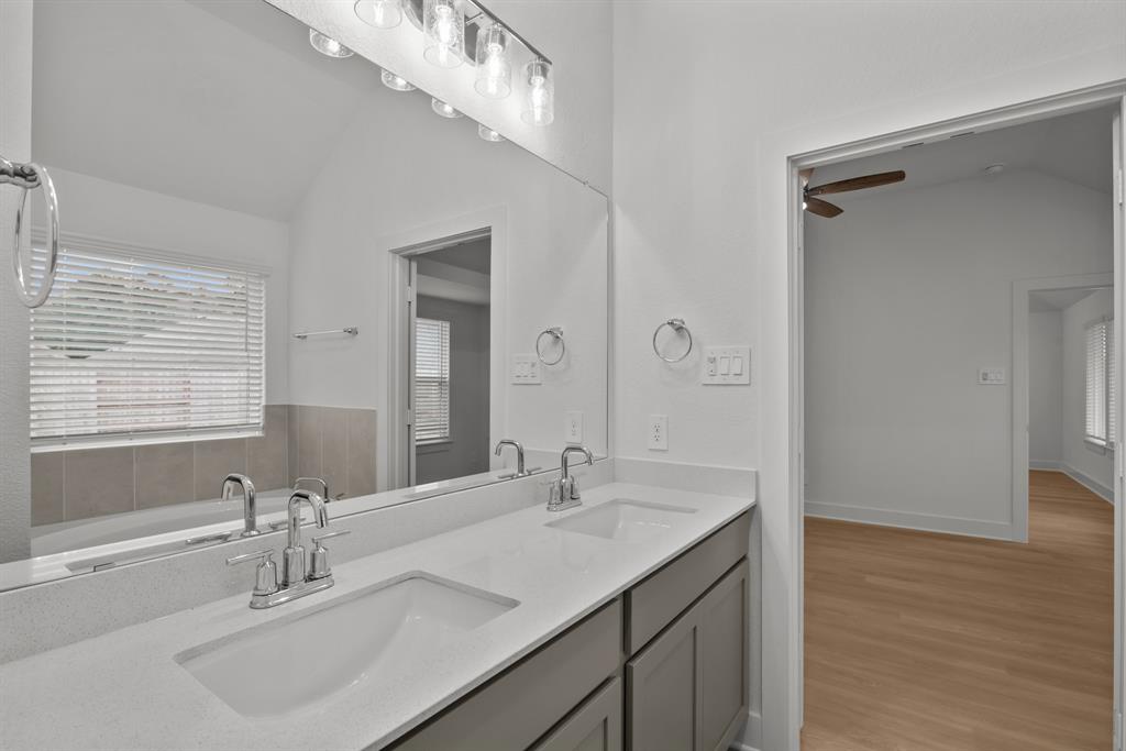 10121 Raven Path, Montgomery, Texas image 4