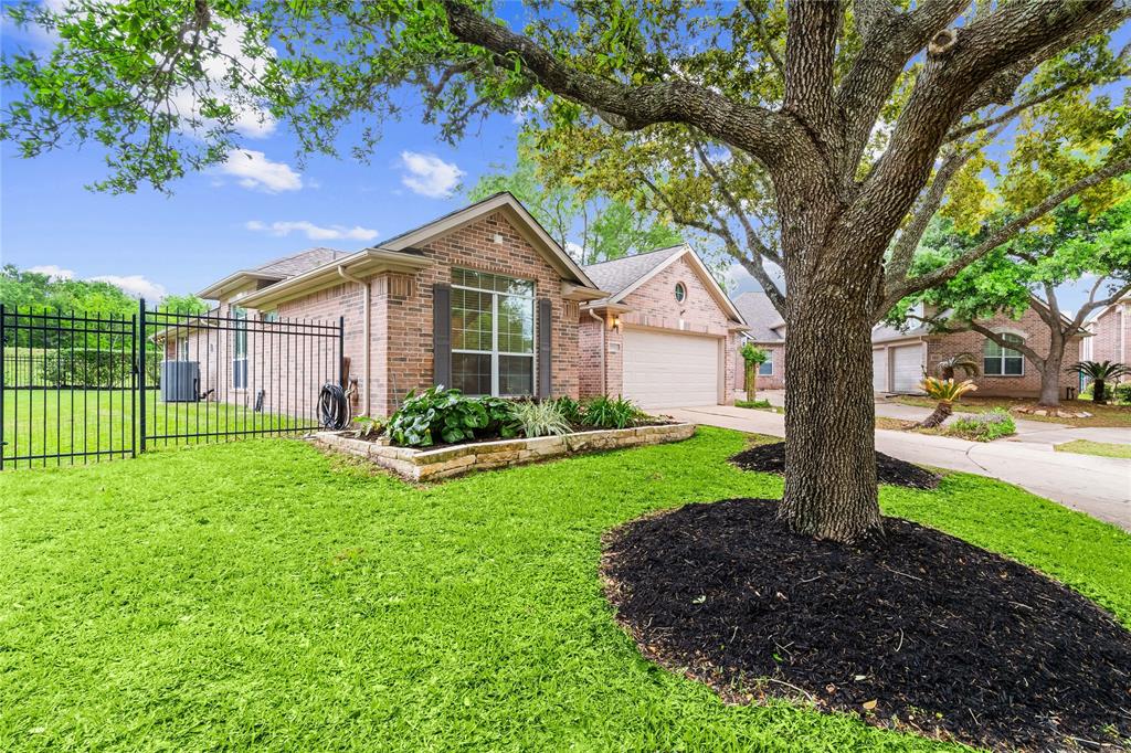 2534 Princeton Drive, Pearland, Texas image 2