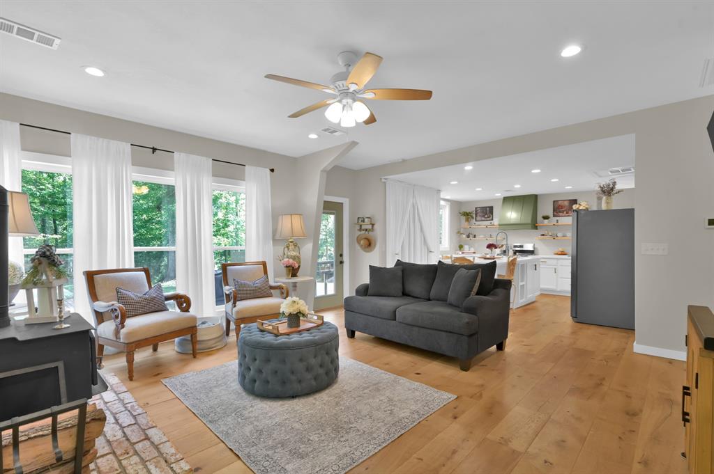 17135 Peach Creek Drive, Conroe, Texas image 3
