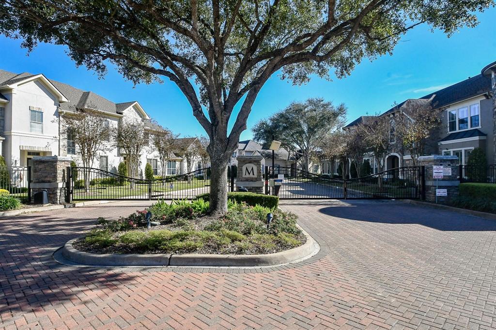 4306 Stonebridge Drive, Missouri City, Texas image 2