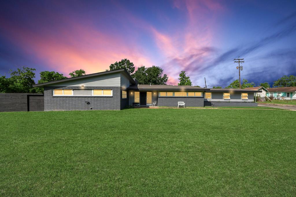 2011 Durrain Ferry Road, Baytown, Texas image 1