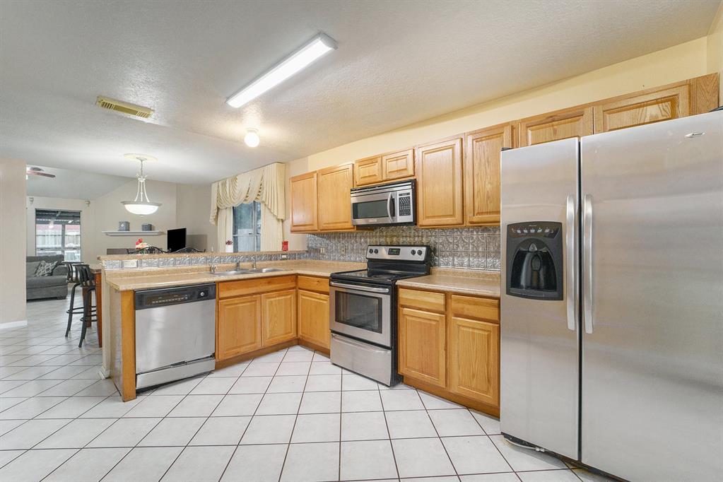 18711 Forest Forge Drive, Cypress, Texas image 3
