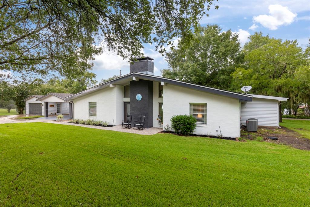 245 Lakeland Road