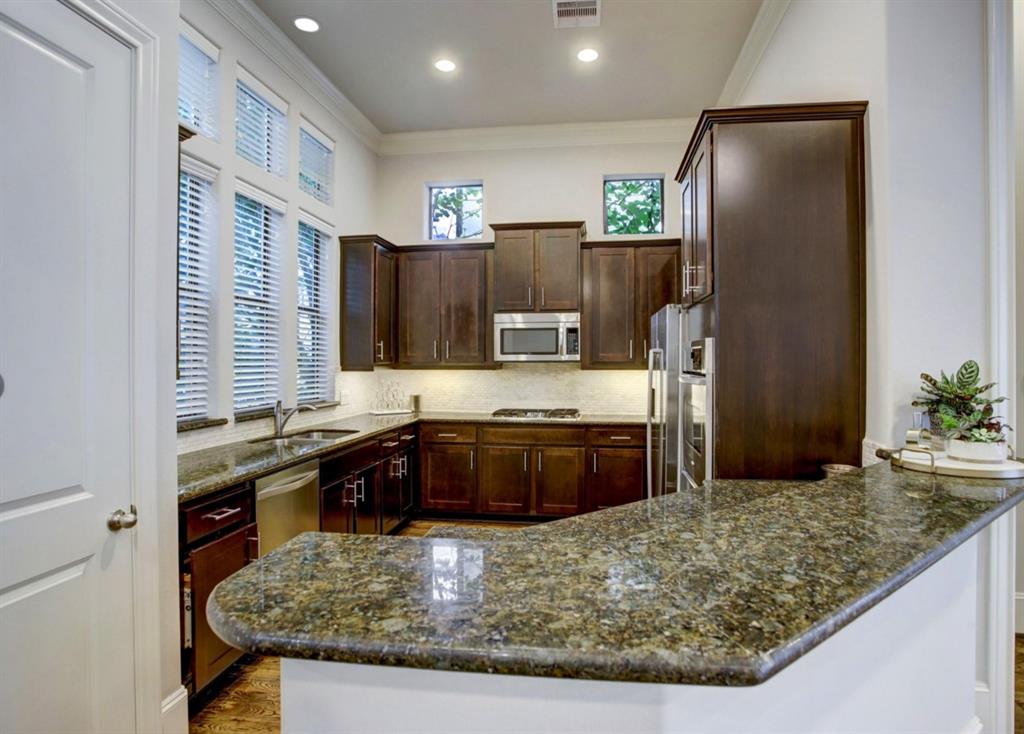 Houston, Texas 77007, United States, 3 Bedrooms Bedrooms, ,4 BathroomsBathrooms,Residential,Active,166737