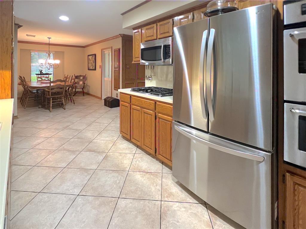 25811 Maplewood Drive, Spring, Texas image 18