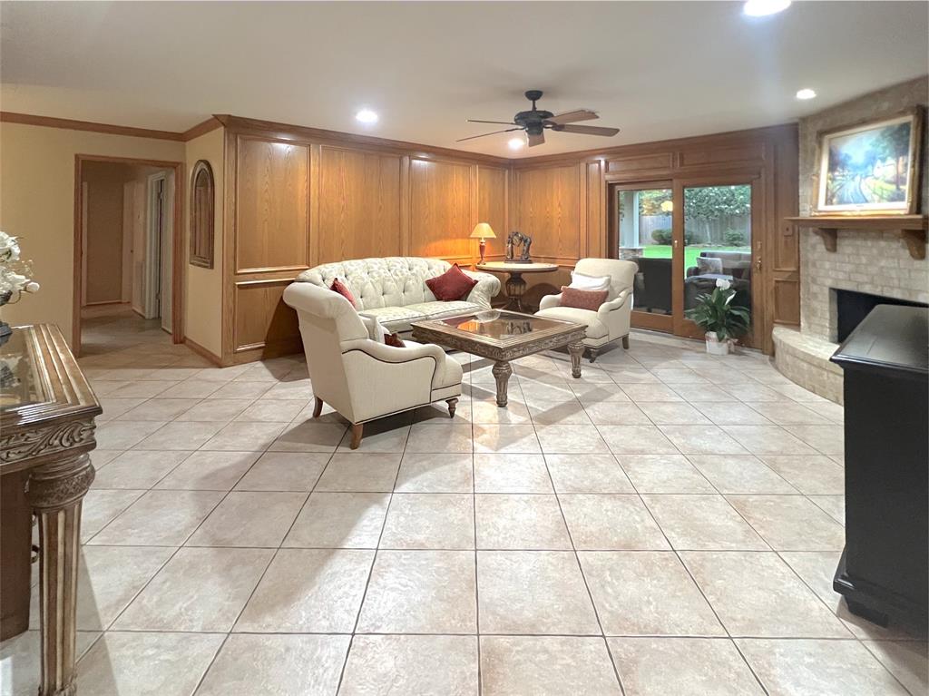 25811 Maplewood Drive, Spring, Texas image 10