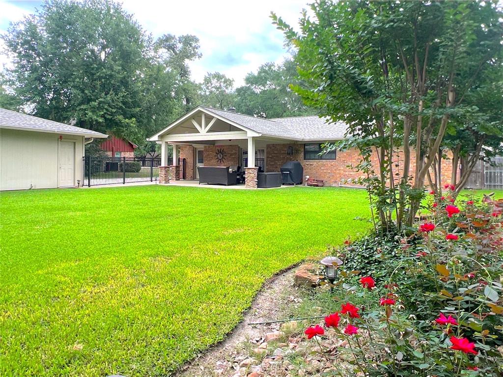25811 Maplewood Drive, Spring, Texas image 7