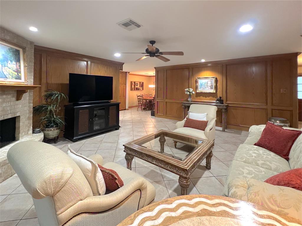 25811 Maplewood Drive, Spring, Texas image 12