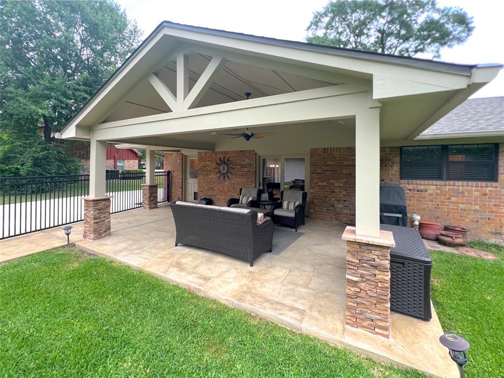 25811 Maplewood Drive, Spring, Texas image 6