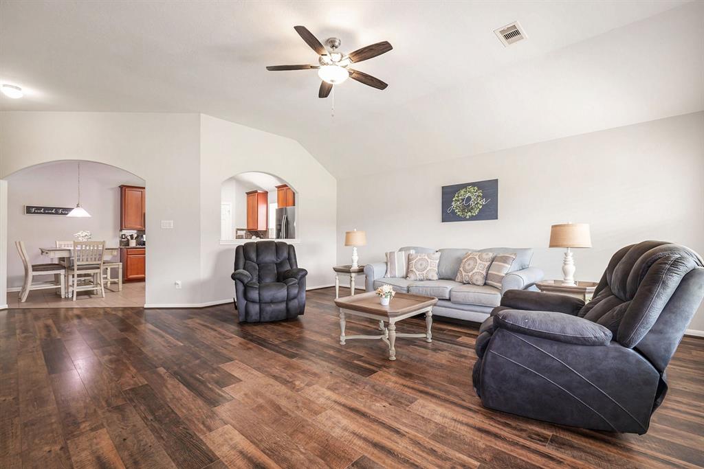 12107 Lakewood Villa Drive, Tomball, Texas image 3