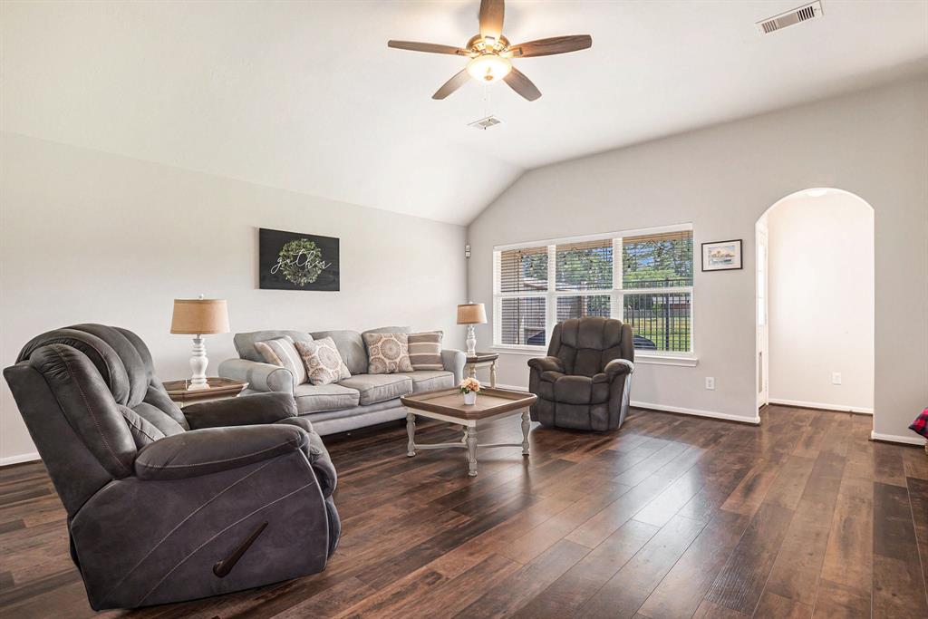 12107 Lakewood Villa Drive, Tomball, Texas image 4