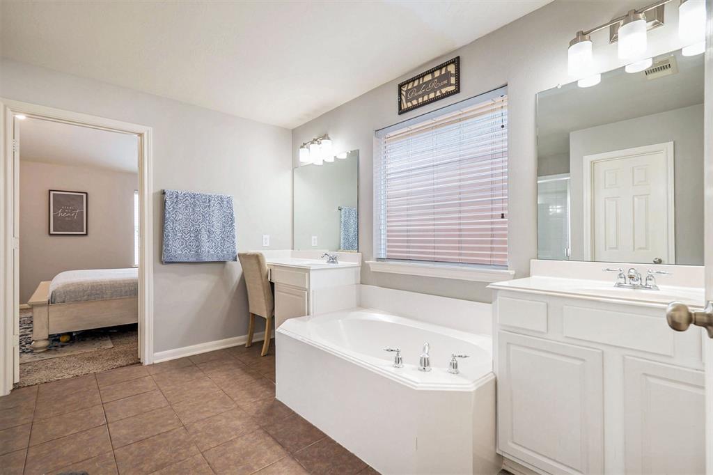 12107 Lakewood Villa Drive, Tomball, Texas image 14