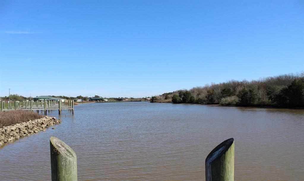 Oak Island Drive, Anahuac, Texas image 4