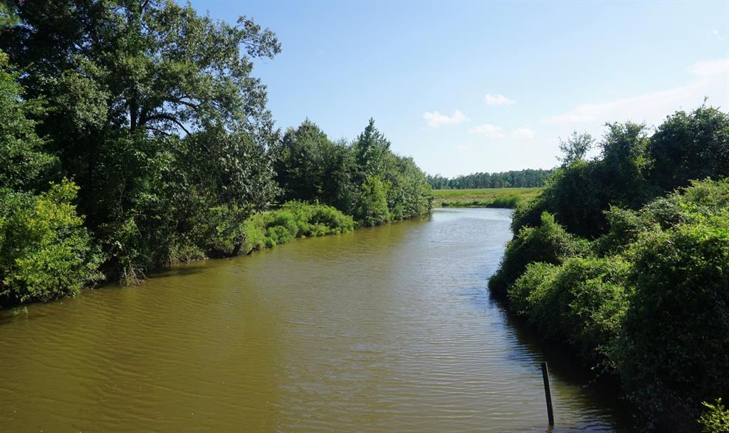 Oak Island Drive, Anahuac, Texas image 3