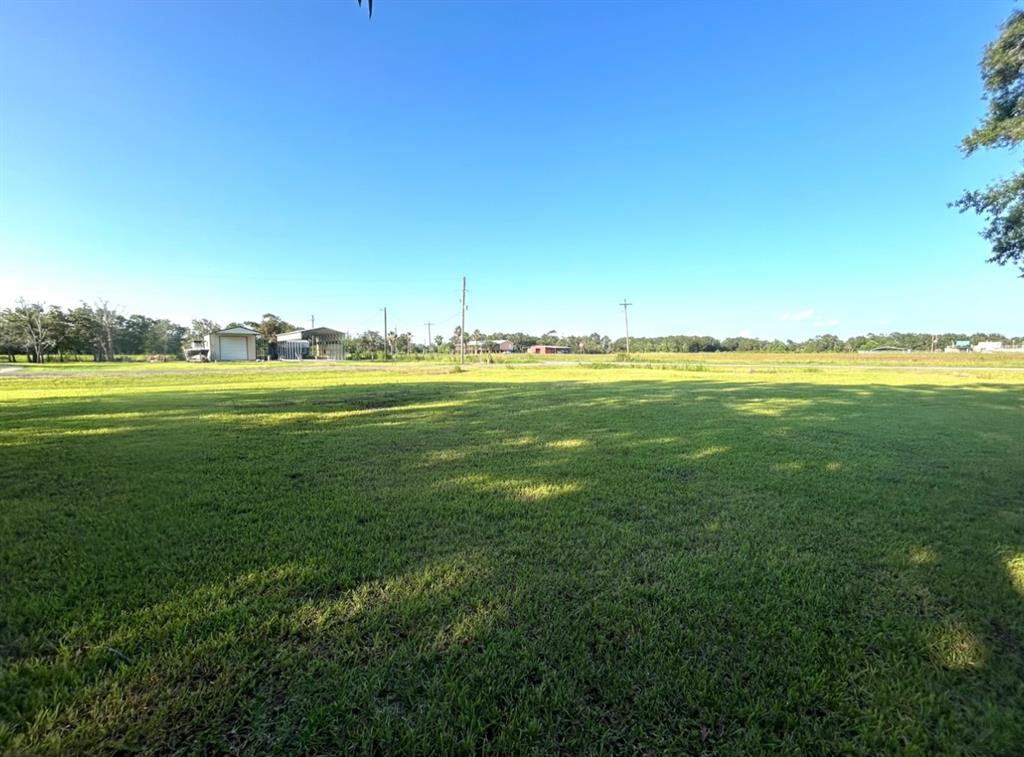 Oak Island Drive, Anahuac, Texas image 2