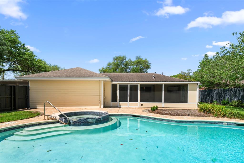 206 Village Drive, Sugar Land, Texas image 28