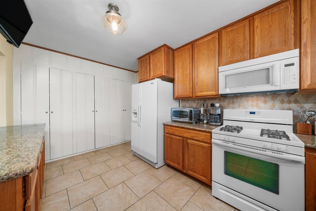 206 Village Drive, Sugar Land, Texas image 11