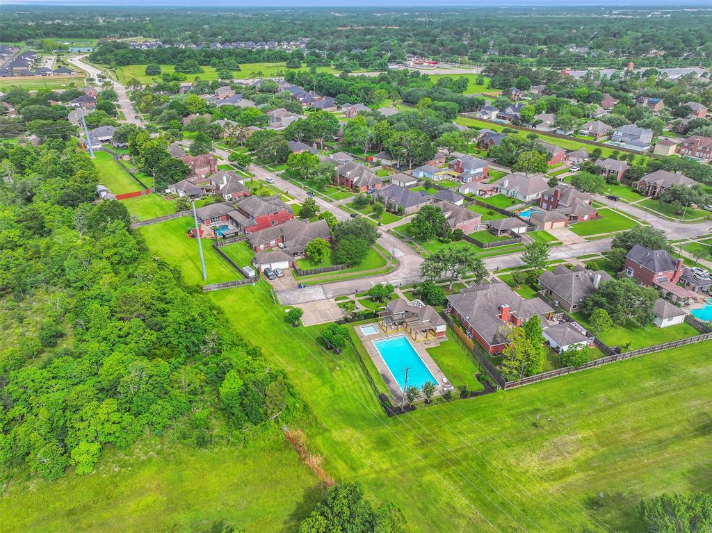 1708 Country Club Drive, Friendswood, Texas image 4
