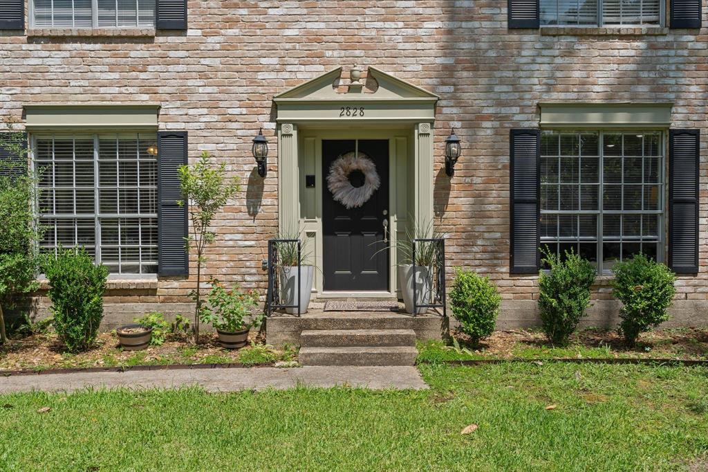 2828 S Logrun Circle, The Woodlands, Texas image 2