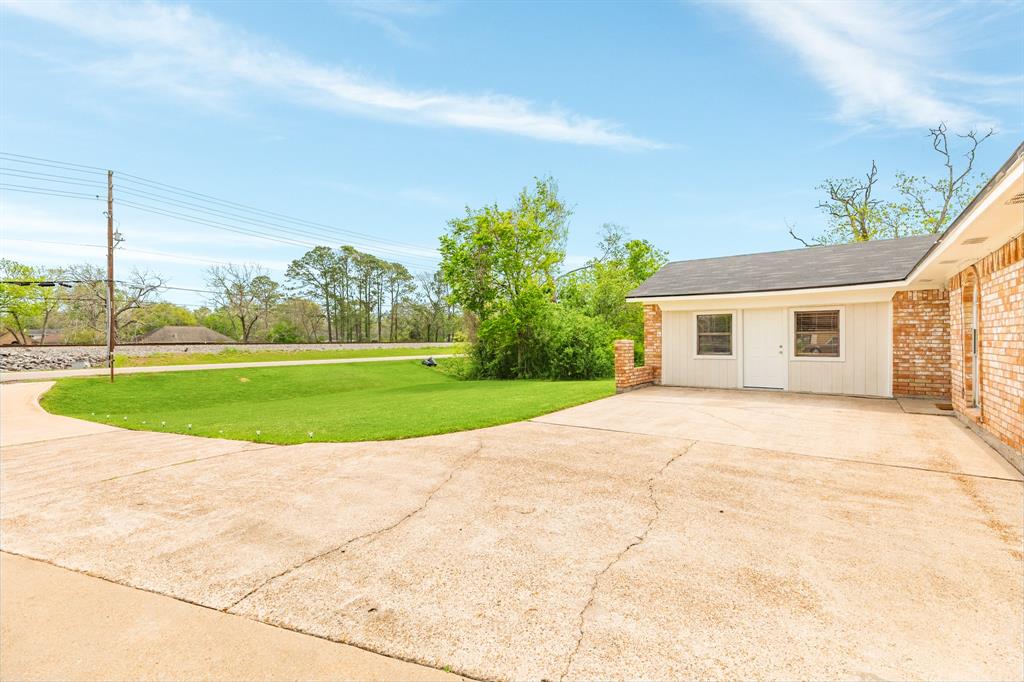 119 Old Angleton Road, Lake Jackson, Texas image 25
