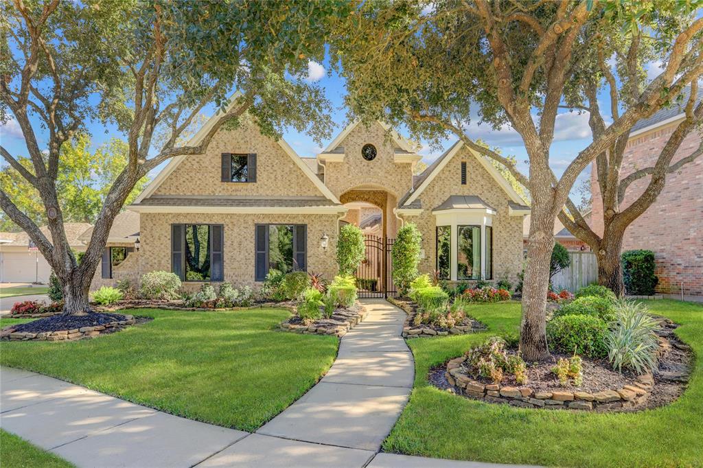 1918 Sterling Green Court Ct, Sugar Land, Texas image 2