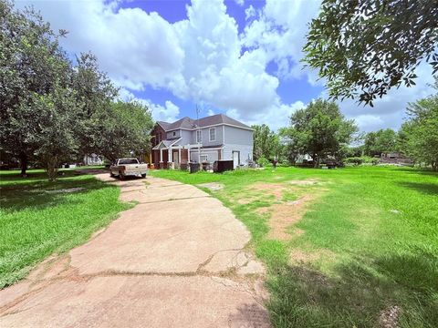 Photo of 20315 County Road 48, Rosharon, TX 77583 (MLS # 41757932)