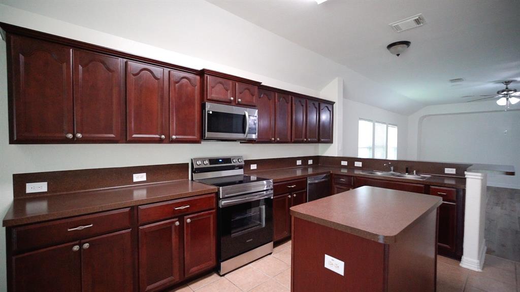 13922 Brayford Place Court, Houston, Texas image 4
