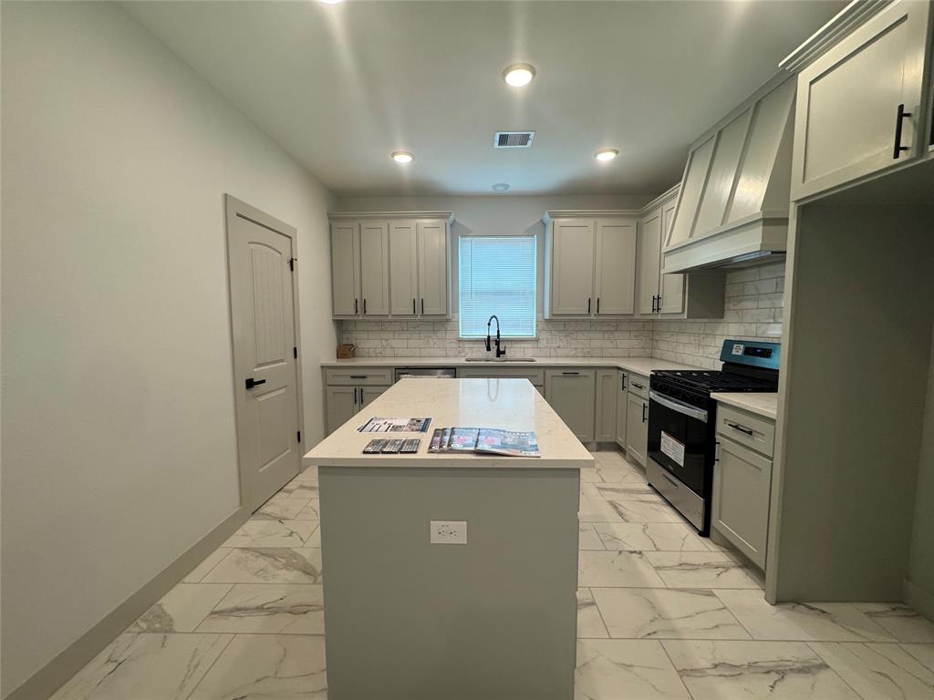 501 Valley Brook Drive, La Porte, Texas image 7
