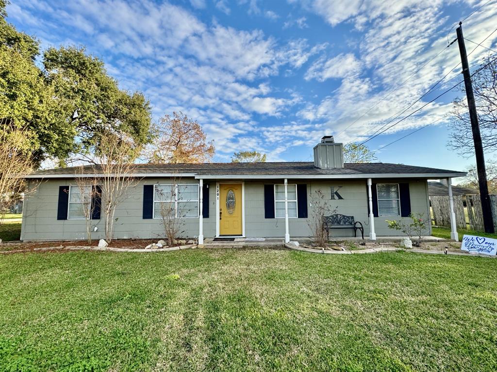 1201 3rd Street, Louise, Texas image 1