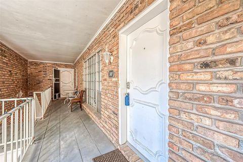 Photo of 2201 Fountain View Drive #30, Houston, TX 77057 (MLS # 7325550) Photo of 2201 Fountain View Drive #30, Houston, TX 77057 (MLS # 7325550)
