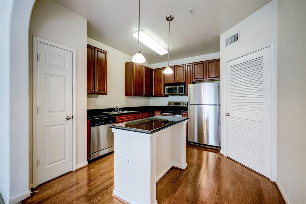 View Houston, TX 77063 condo