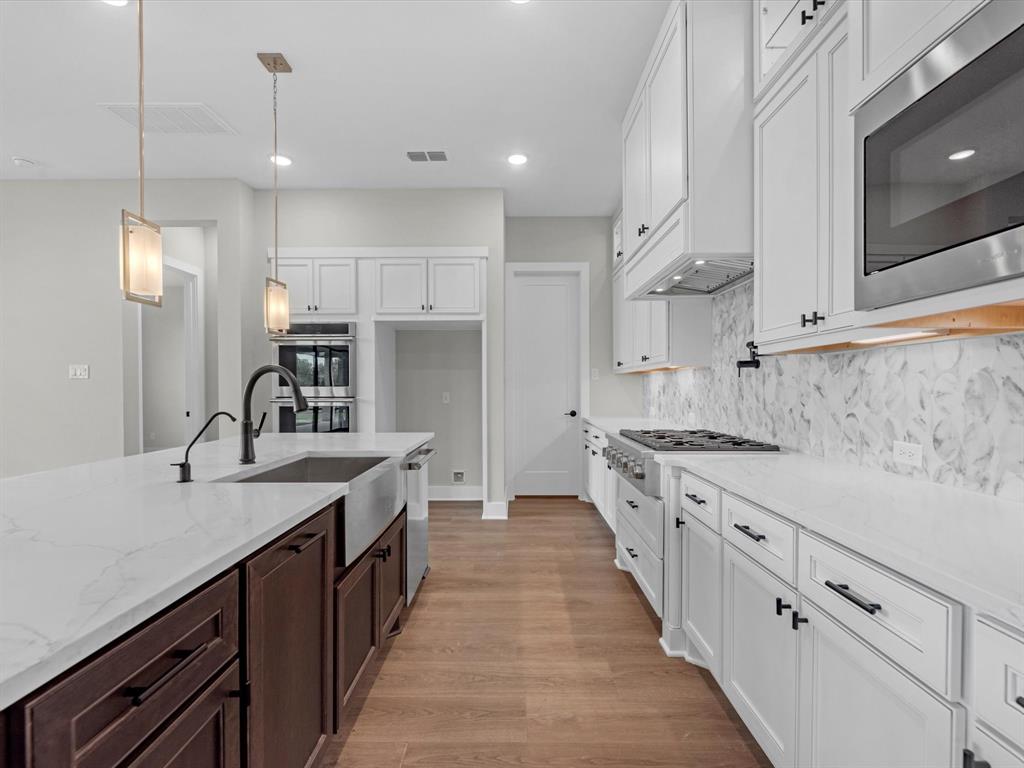 19 Woodland Creek Court